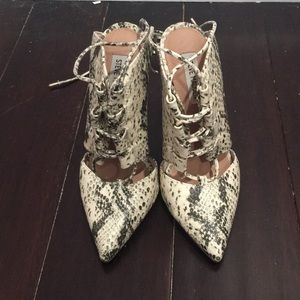 Steve Madden tie up snake skin heels